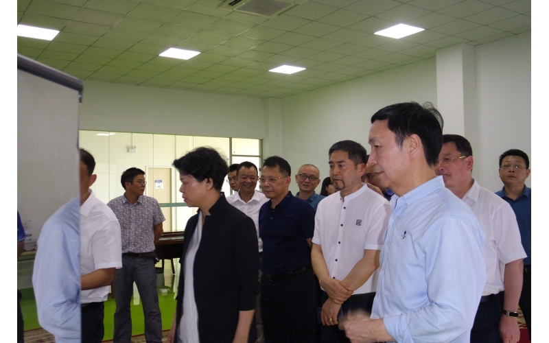 市委副書記、市長張迎春走訪智能制造企業(yè)，來我司調(diào)研，與我司高層領(lǐng)導(dǎo)親切會面。